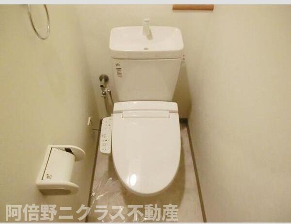 トイレ　内装は別部屋の参考写真です。