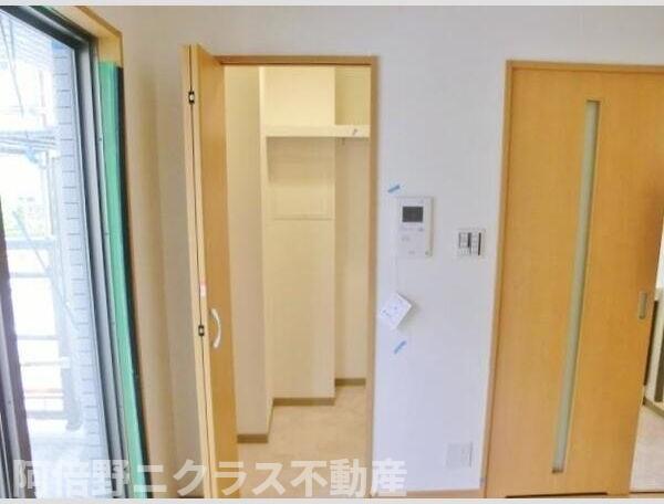 収納　内装は別部屋の参考写真です。