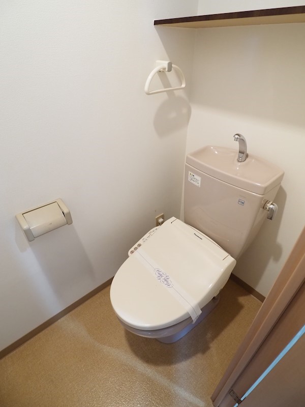 トイレ　ウォシュレット付きのトイレです。