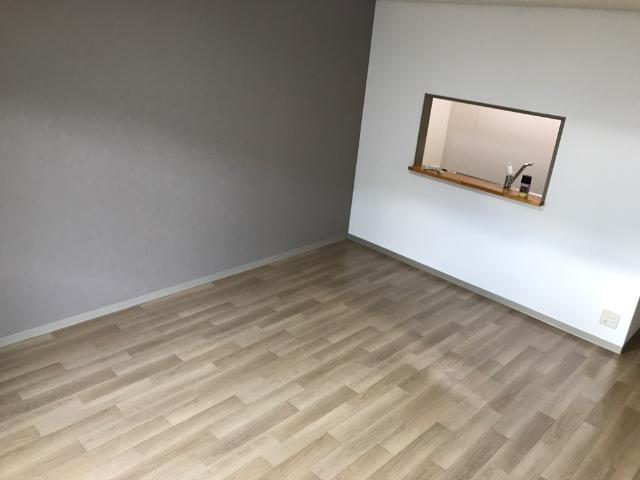 居室・リビング　R3.12　壁床張り替え