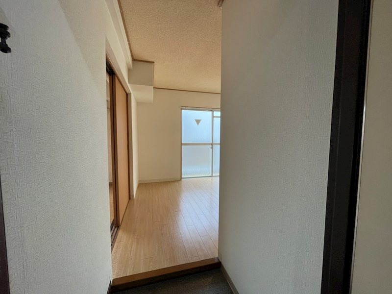 玄関　同物件・別号室のお写真となります。