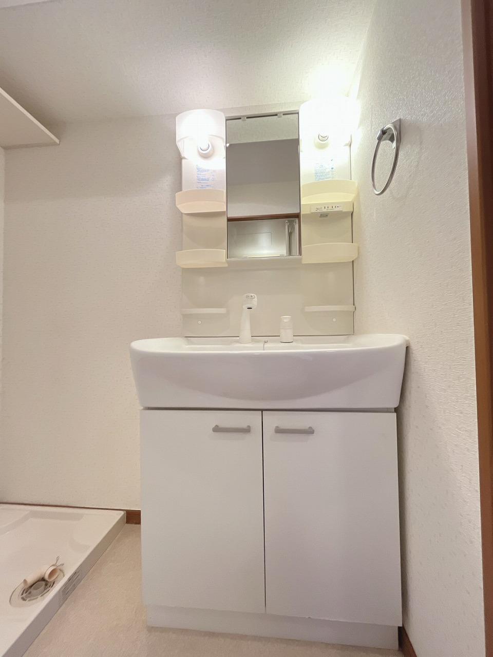 洗面設備　シャンプードレッサー＆洗濯機置き場
