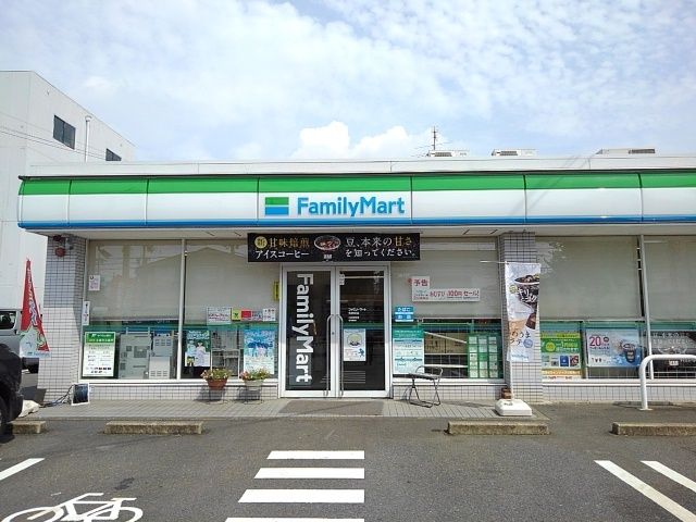 コンビニ　ファミリーマート（コンビニ）まで450m
