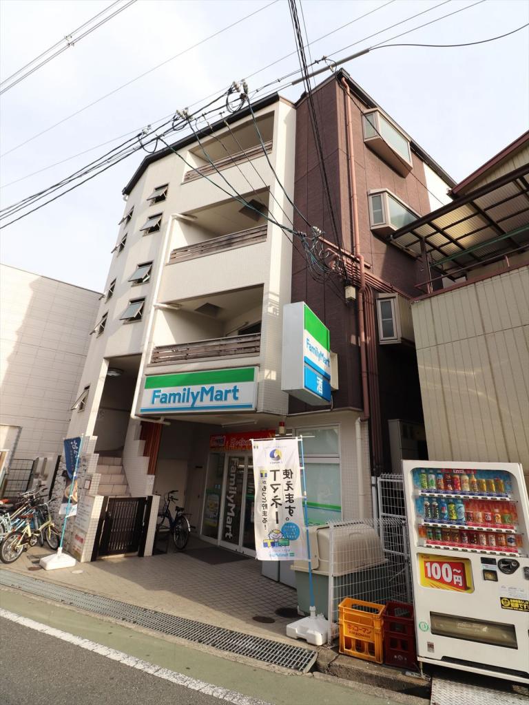 建物外観　1階コンビニで便利です