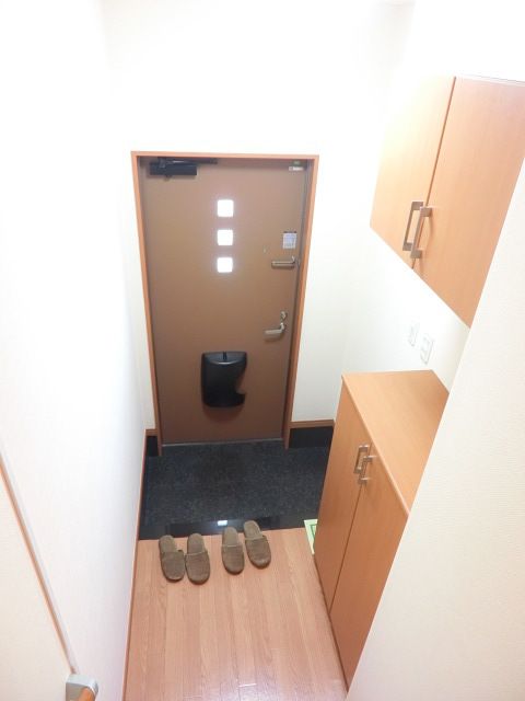 玄関　シューズBOX付になります。