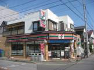 コンビニ　セブンイレブン南鳩ヶ谷7丁目店（コンビニ）まで320m