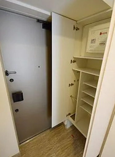玄関　※反転タイプの写真を使用しています。