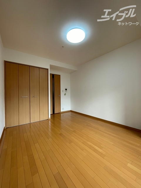 居室・リビング　日当たりの良い部屋になります