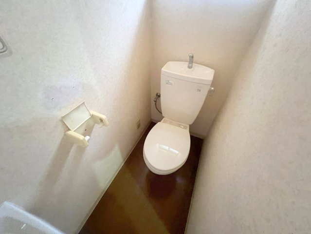 トイレ　清潔感のあるトイレは、誰もがリラックスできる空間です。