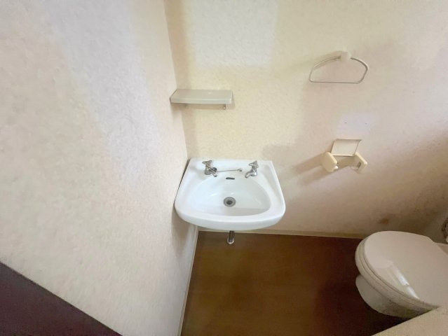 洗面設備　コンパクト洗面台です。使いやすいですよ。
