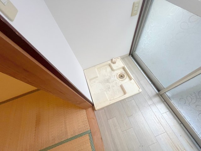 その他設備　室内に洗濯機置場があれば雨の日でも濡れる心配がございませんね