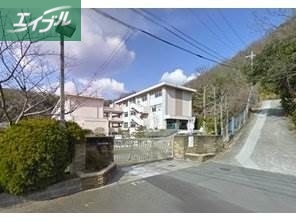 小学校　岡山市立津島小学校（小学校）まで1223m