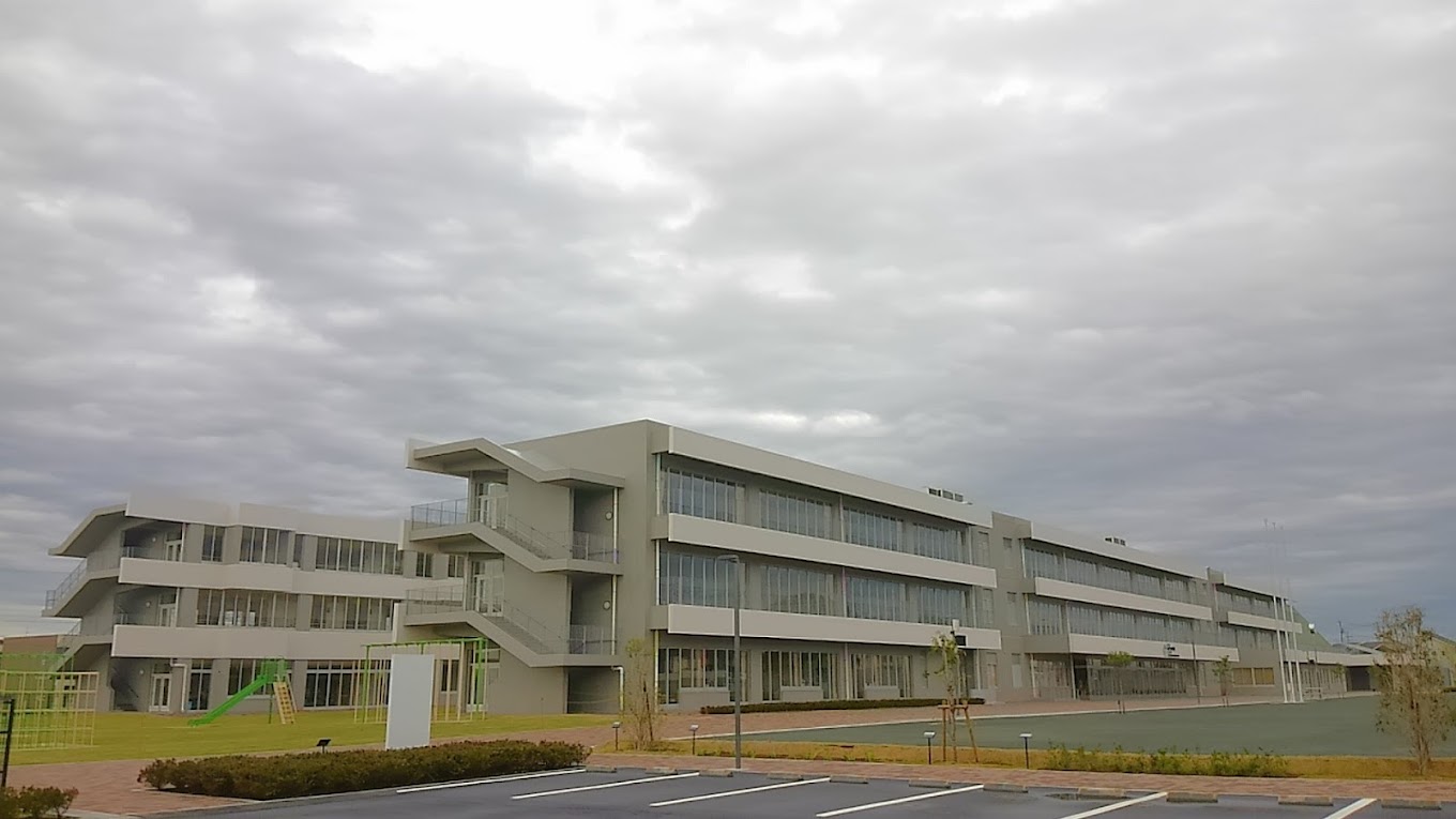中学校　つくば市立みどりの学園義務教育学校（中学校）まで80m
