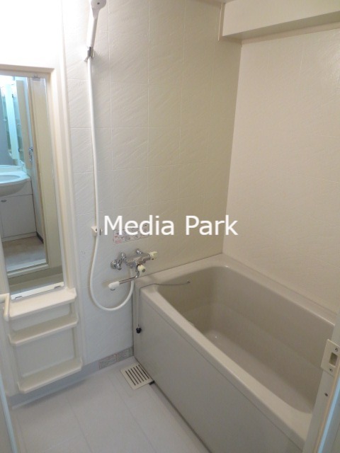 バス・シャワールーム　同物件別のお部屋の参考写真です。