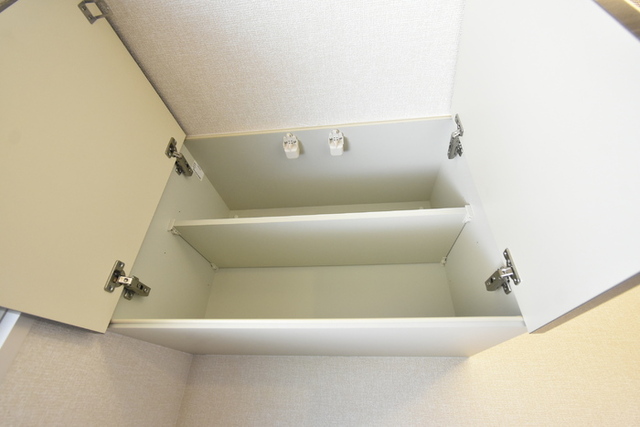 収納　キッチン　吊戸棚