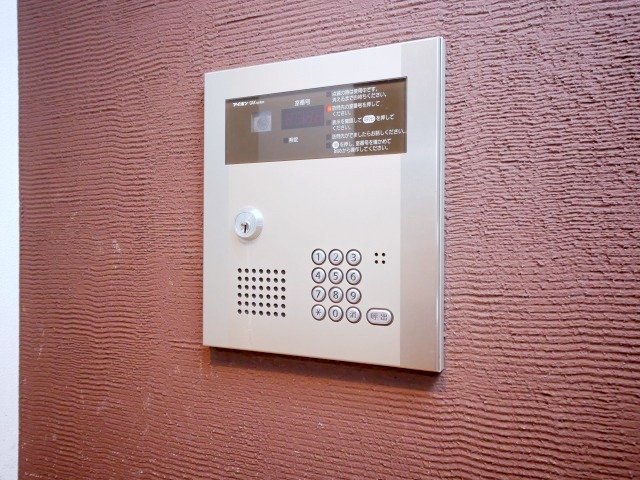 エントランス　人気のオートロック付きマンションです♪