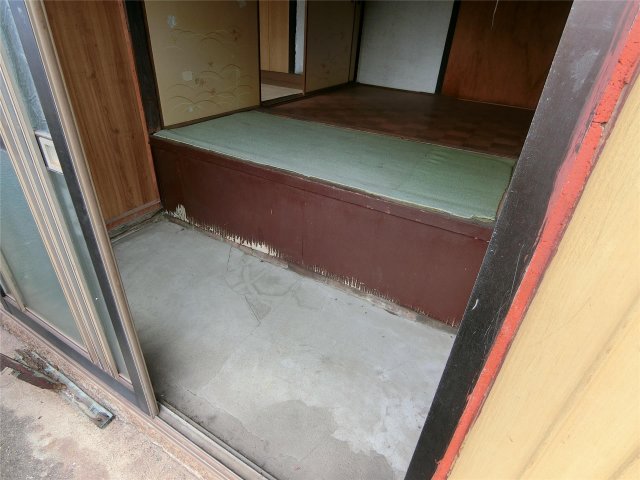 玄関　傘立てなども置けるゆったりとした玄関スペース♪