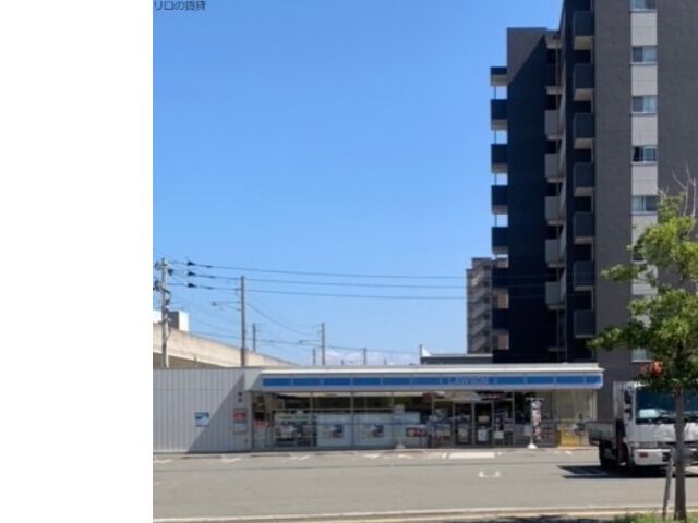 コンビニ　ローソン九大学研都市駅前店（コンビニ）まで110m