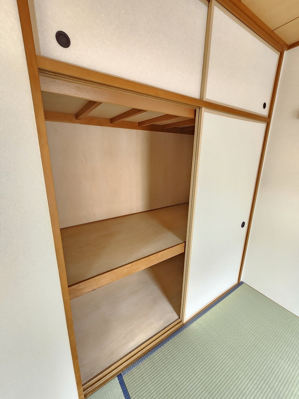 収納　別室、同タイプの室内写真です。