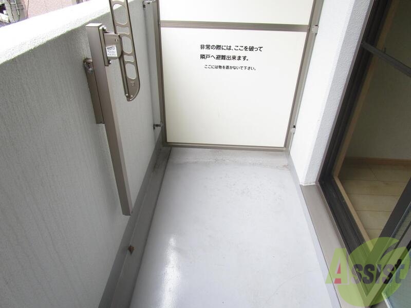 バルコニー　日当たりバッチリ、ふかふかのお布団で眠れますよ。