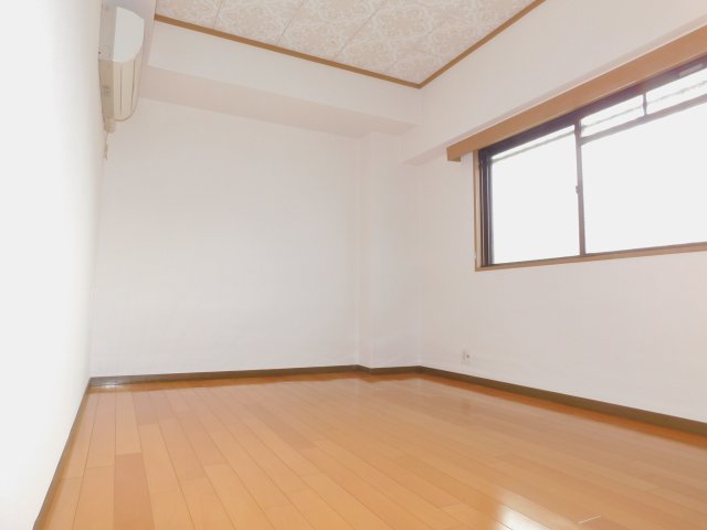 居室・リビング　同じ間取りの別の部屋写真です