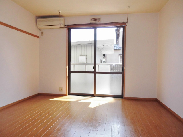 居室・リビング　日当たり良好のお部屋です。