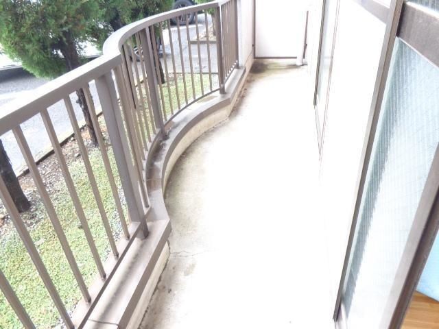 バルコニー　※写真はリノベーション前のものです。