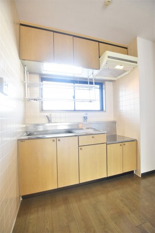キッチン　同物件、別部屋のお写真となります。ご参考までにご覧ください。