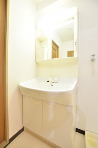 洗面設備　同物件、別部屋のお写真となります。ご参考までにご覧ください。
