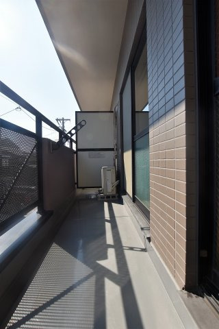 バルコニー　同物件、別部屋のお写真となります。ご参考までにご覧ください。