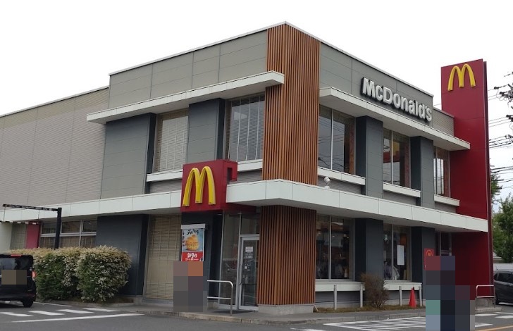 飲食店　マクドナルド 城町店（飲食店）まで371m