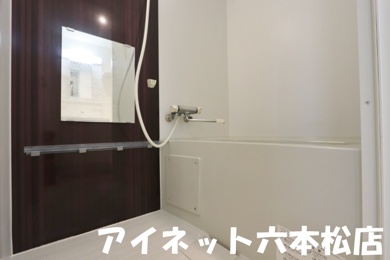 バス・シャワールーム　1日の疲れを流しましょう。