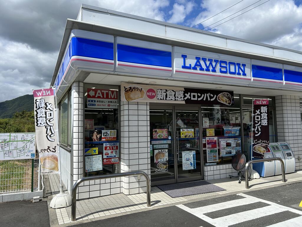 コンビニ　ローソン氷上町市辺店（コンビニ）まで650m