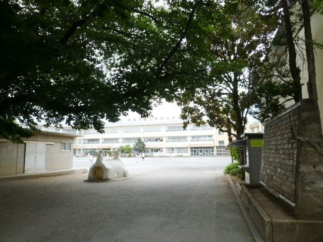 小学校　三鷹市立中原小学校（小学校）まで877m