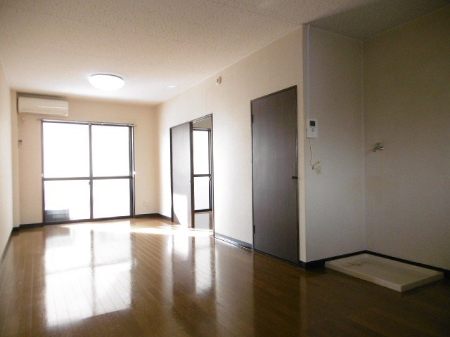 居室・リビング　参考（写真は102号室）