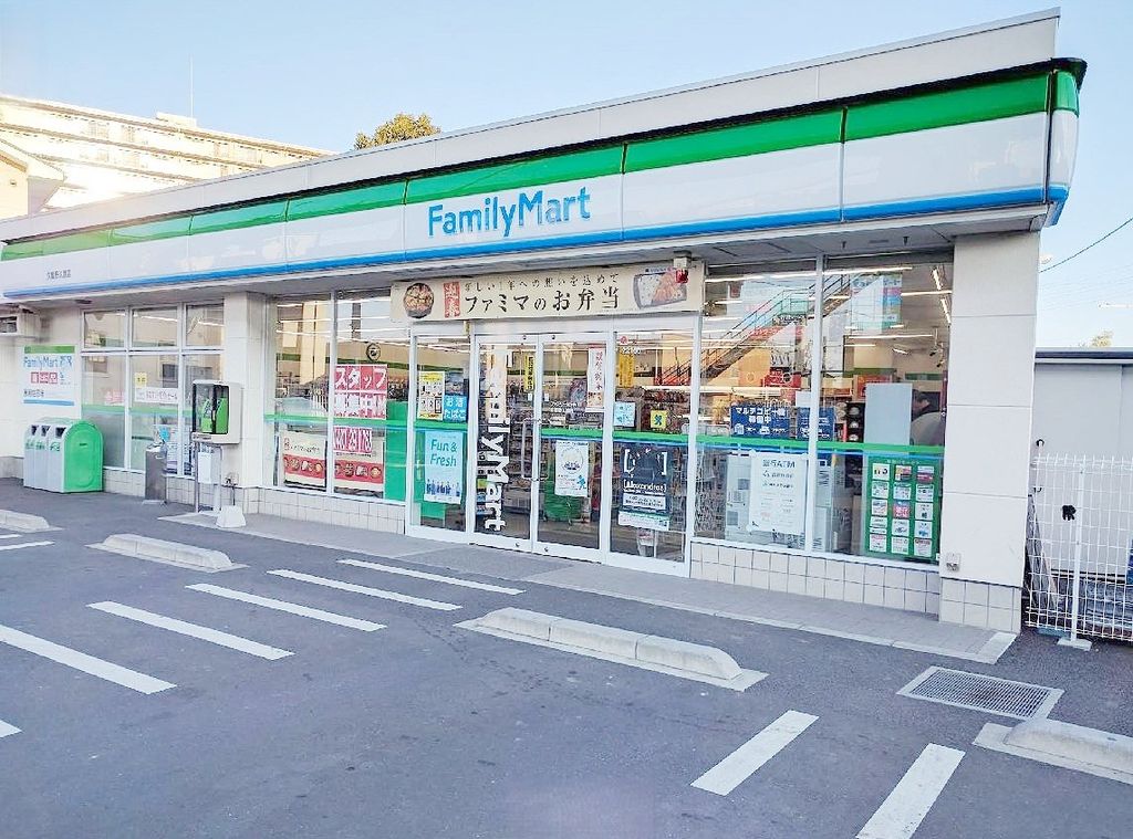 コンビニ　ファミリーマート久喜野久喜店（コンビニ）まで320m