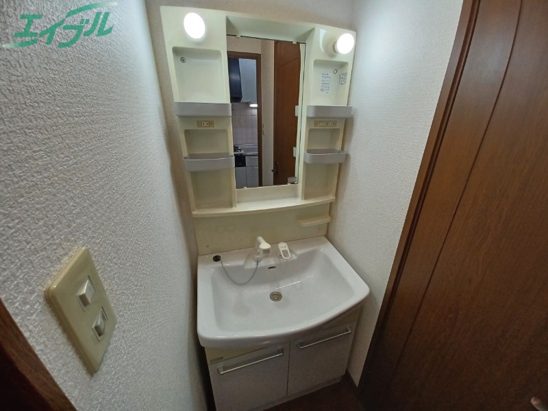 洗面設備　別部屋参考写真です。