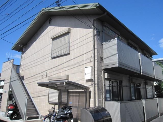 建物外観　★南東向き日当たり良好・喜多見駅徒歩８分・買い物・生活便利…