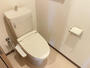 トイレ　落ち着いた色調のトイレです