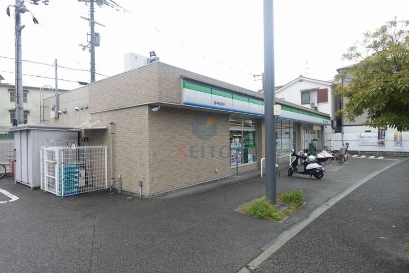 コンビニ　ファミリーマート豊中城山町店（コンビニ）まで451m
