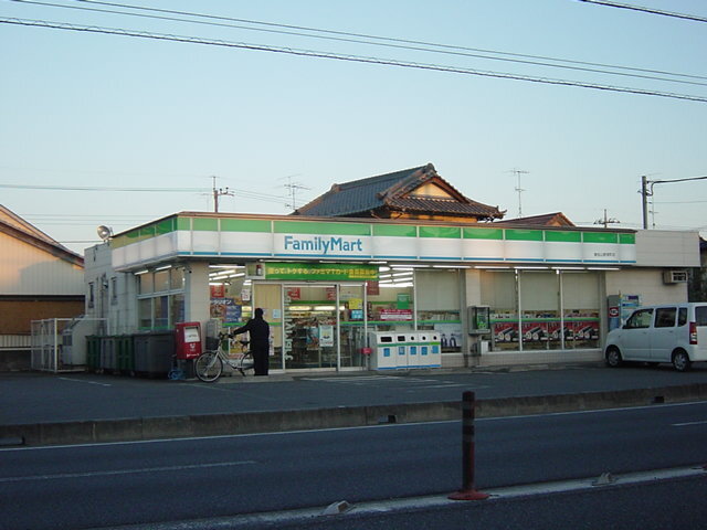 その他　ファミリーマート（その他）まで800m