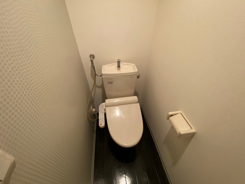 トイレ　こちらはトイレです。清潔感があり、安心して使用できます。
