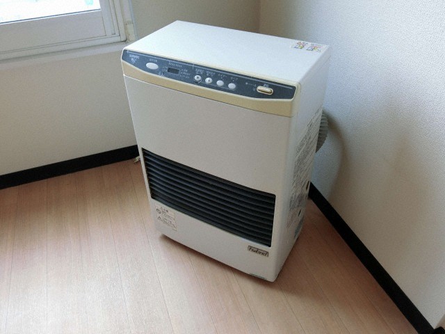 その他設備　経済的な灯油FF暖房です！