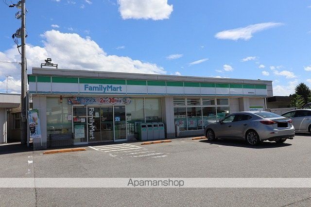 コンビニ　ファミリーマート（コンビニ）まで918m