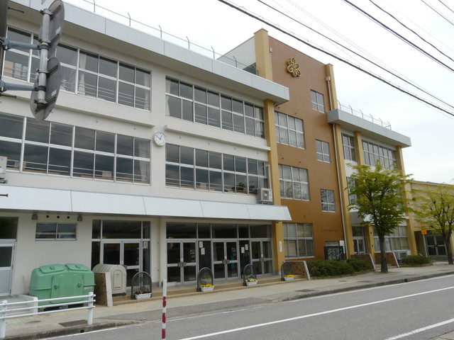 小学校　高岡市立野村小学校（小学校）まで1000m