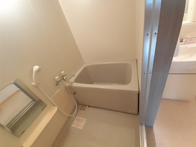 バス・シャワールーム　落ち着いた空間のお風呂です