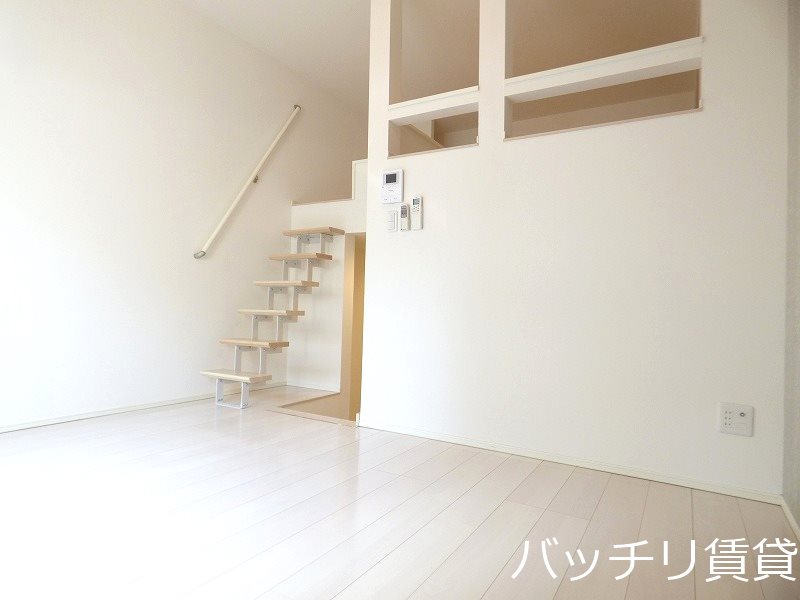 居室・リビング　同型タイプの為、現状を優先致します。