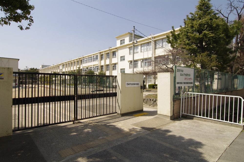 中学校　尼崎市立　武庫中学校（中学校）まで1409m