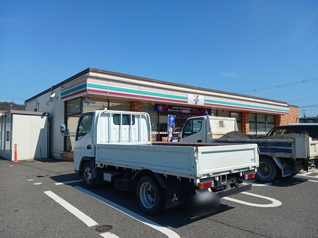 コンビニ　セブンイレブン八日市小脇店様（コンビニ）まで390m