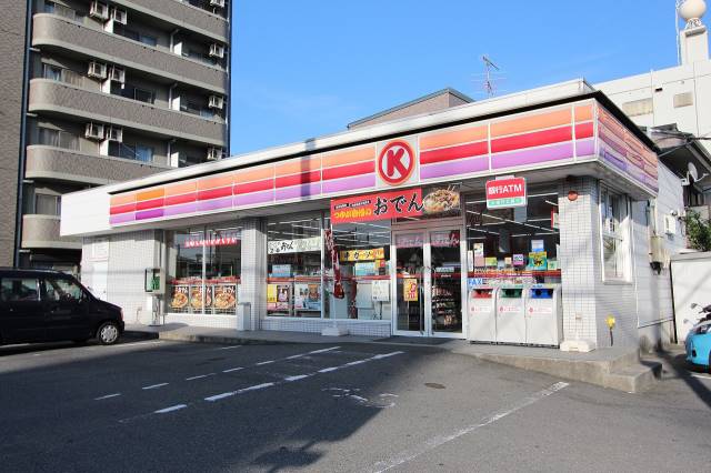 コンビニ　（コンビニ）まで140m